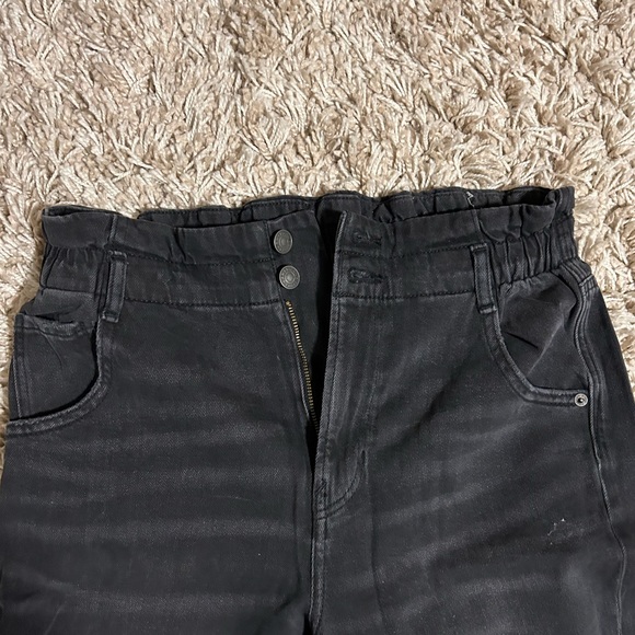 American Eagle Highest Rise Mom Jean - Picture 2 of 4